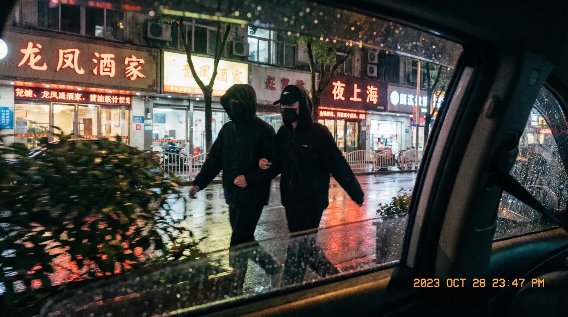 ios八门神器下载 - 顶流明星深夜密会现场抓拍照片